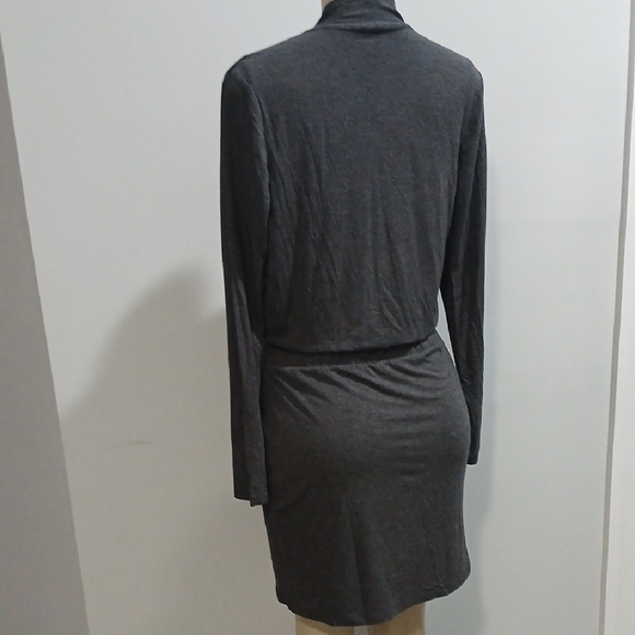 Elegant Gray Wrap Dress - Picture 5 of 8